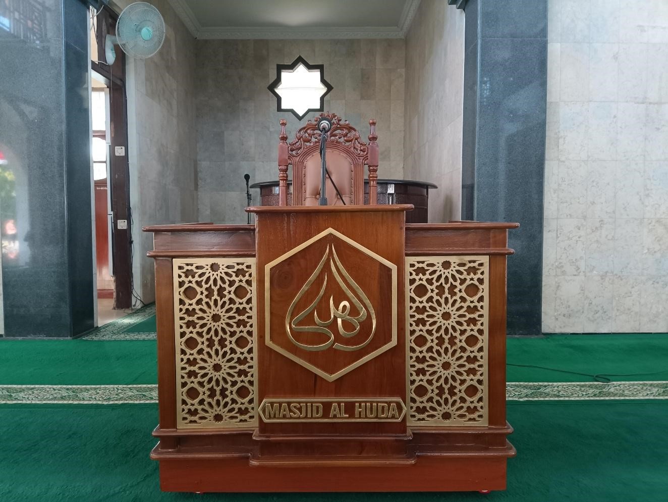 Perlengkapan Dan Fasilitas Masjid Al-Huda Surabaya